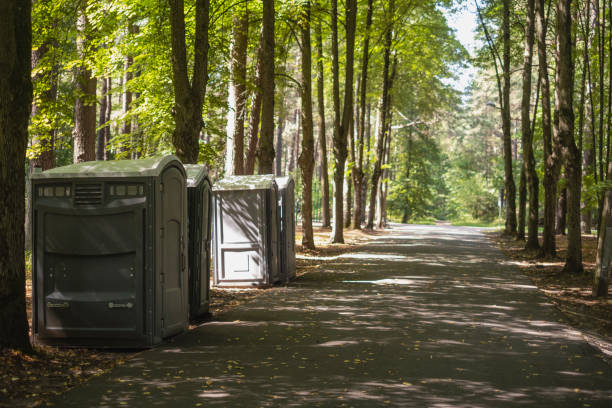 Best Portable restroom trailer rental  in Clinton, NC
